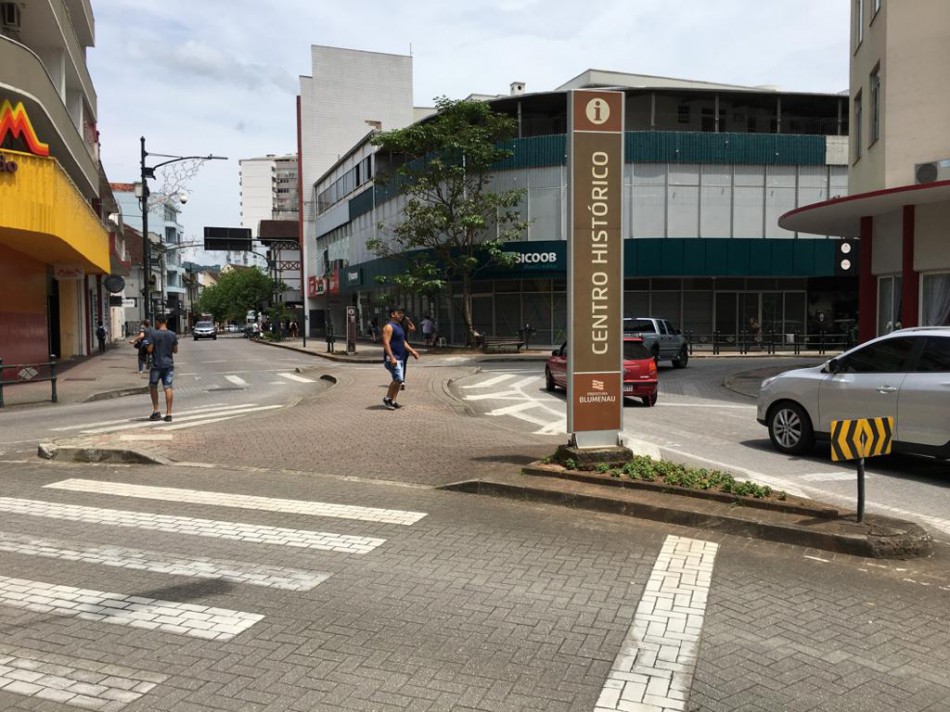 Entroncamento no final da Rua São Paulo ganha travessias elevadas