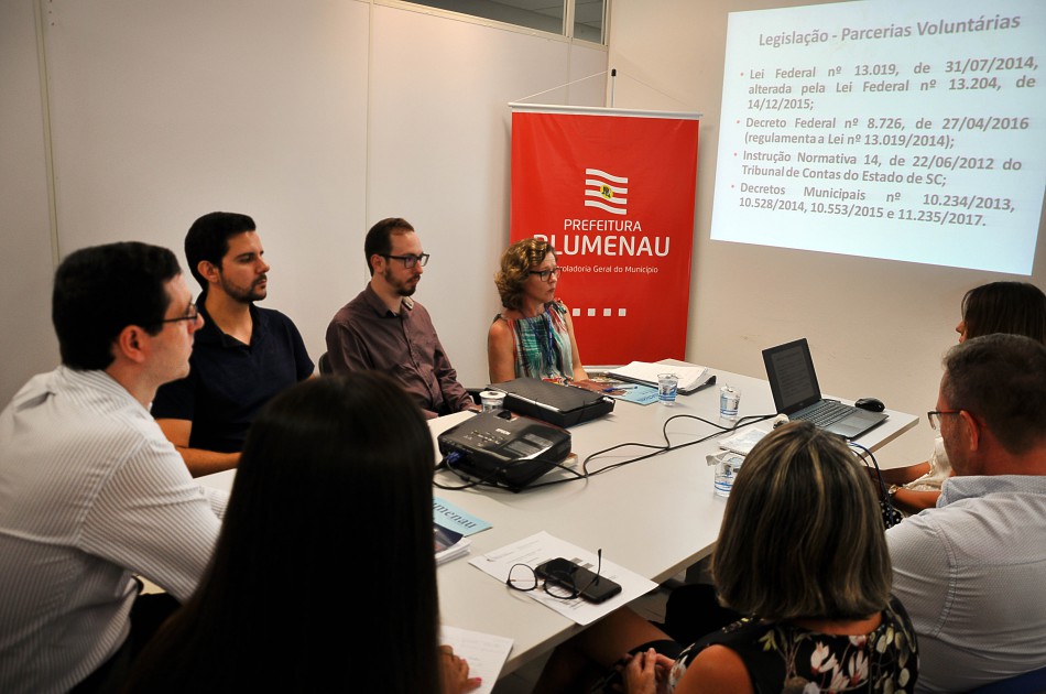 Controladoria-Geral de Blumenau é referência para municípios da região