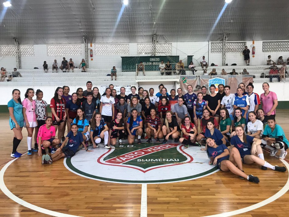 Blumenau Futsal seleciona 16 atletas para equipe feminina