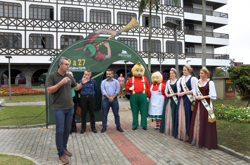 OktoberTag: 30 dias para a Oktoberfest Blumenau tem programação especial