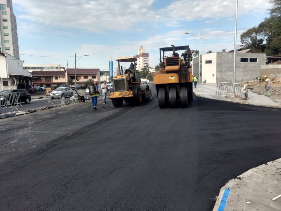 Obra na Humberto de Campos requer atenção dos motoristas 