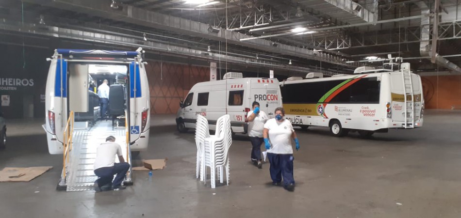 Parque Vila Germânica promove sanitização de veículos para apoio à vacinação da influenza