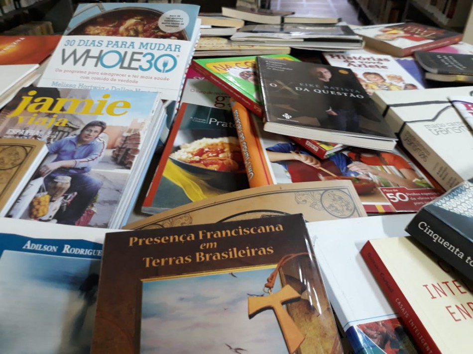 Semana para troca de livros começa no dia 16