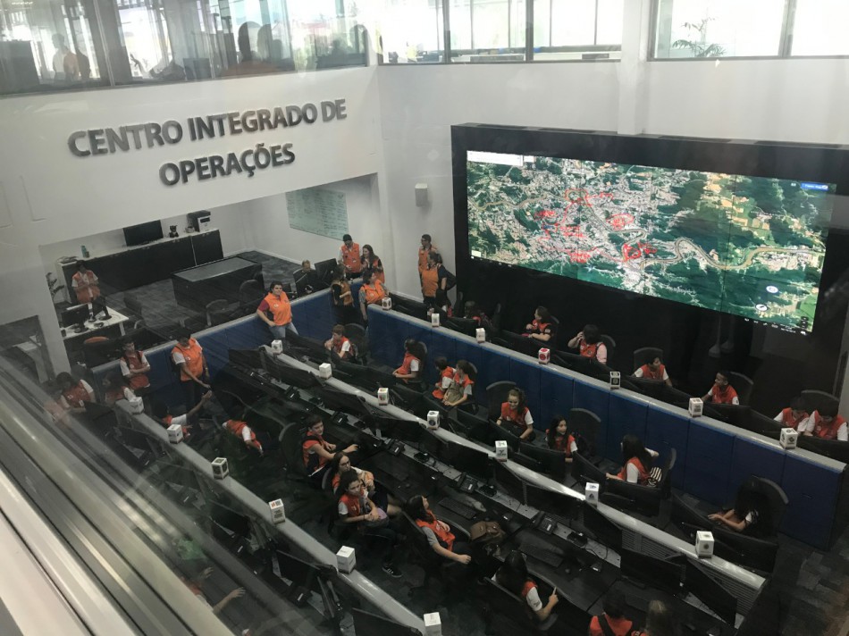 Agentes Mirins visitam Defesa Civil de Florianópolis