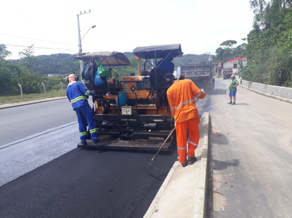 Obra da República Argentina tem trecho pavimentado