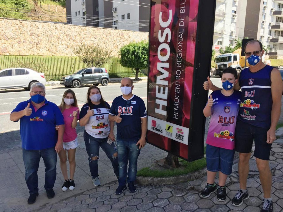 Atletas e secretário do Esporte doam sangue no Hemosc de Blumenau