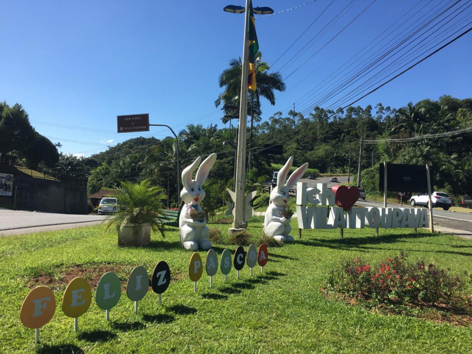 Vila Itoupava recebe decoração especial de Páscoa