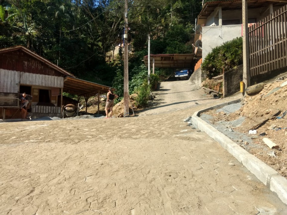 Obra na Rua Carlos Henrique Mulhmann em estágio final