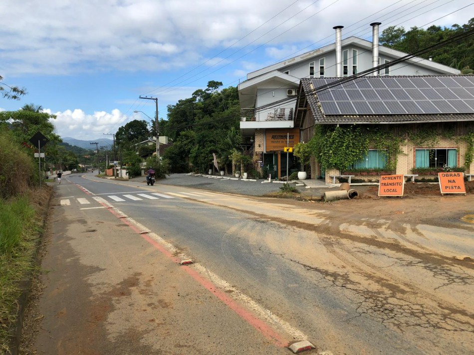 Prefeitura realiza ligação da rede de drenagem da Rua Waltraud Voigt