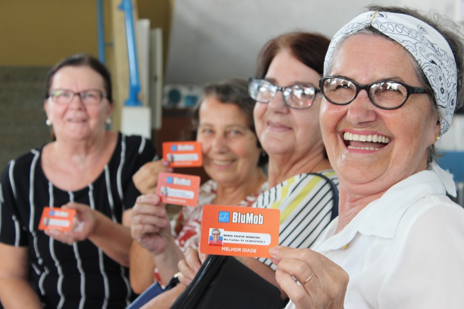 Representante da Unesco visita Blumenau para conhecer projeto Cartão da Melhor Idade
