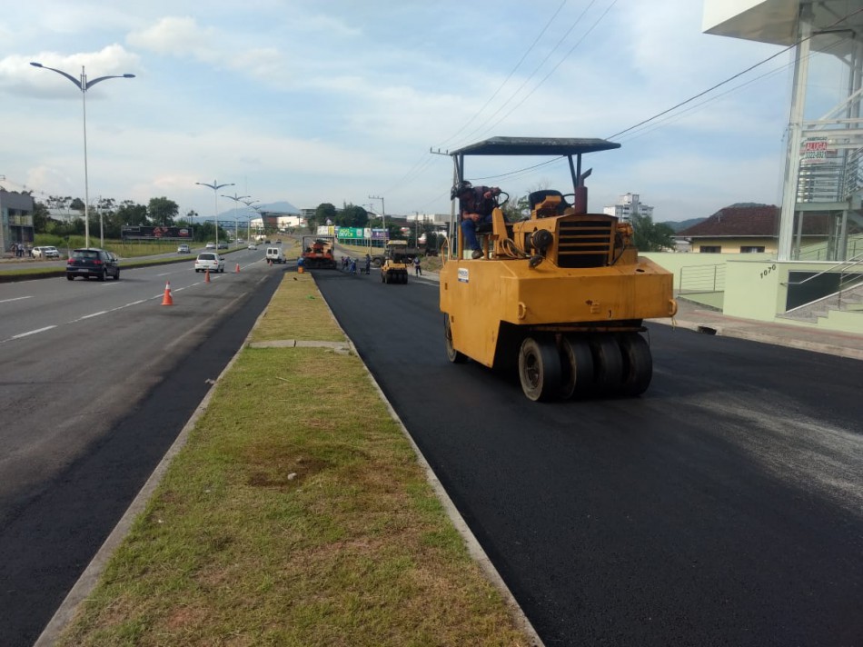 Obra nas vias marginais da Via Expressa tem trecho pavimentado 