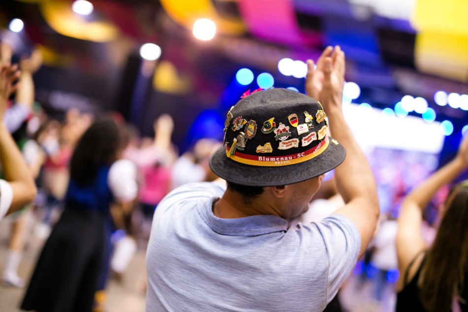 20 entidades se posicionam a favor do adiamento da 37ª Oktoberfest Blumenau