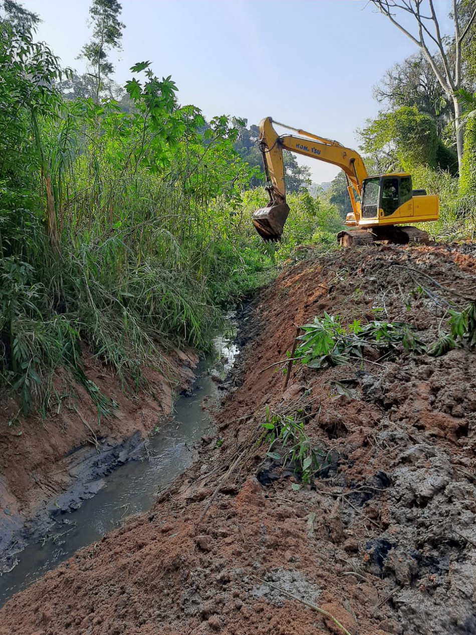 Município inicia desassoreamento em trecho do bairro Itoupavazinha 