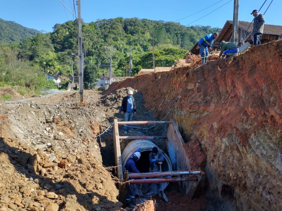 Município implanta galeria pluvial em trecho da Região Sul