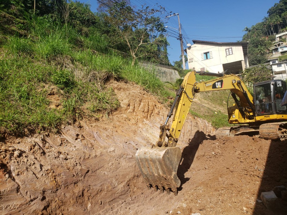 Prefeitura inicia obra de contenção na Rua Araranguá 