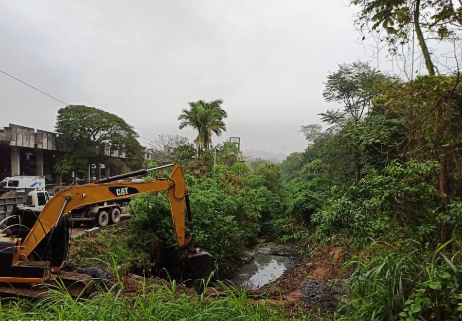 Prefeitura inicia segunda etapa do desassoreamento no ribeirão da Fortaleza 