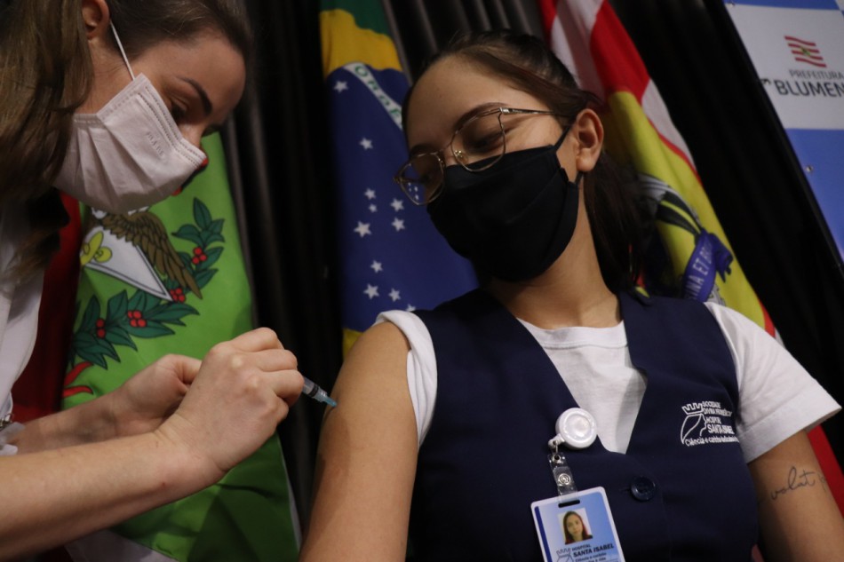 Blumenau registra 700 agendamentos da vacina contra a Covid-19 em uma hora