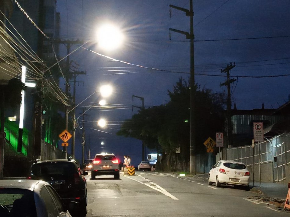 Prefeitura investe em melhoria da iluminação pública de 13 bairros da cidade