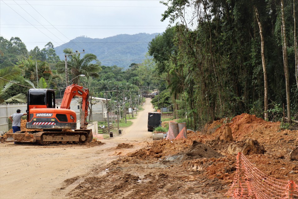 Pavimentações na Região Norte de Blumenau são vistoriadas pelo prefeito