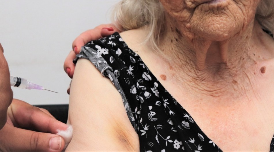 Blumenau amplia vacinação para pessoas com 80 anos ou mais