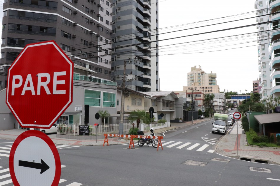 Após avaliação, Rua Paraguai terá ajuste no sentido da via