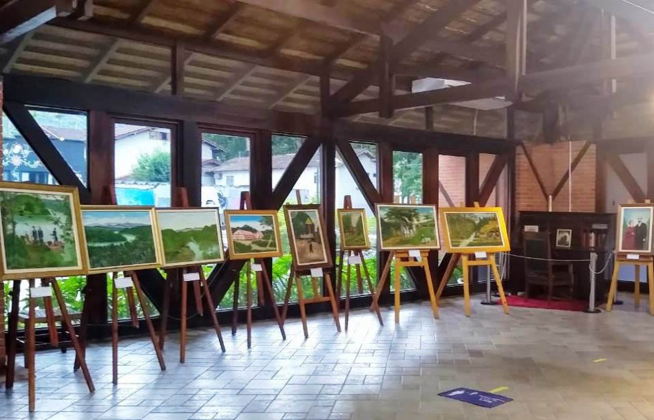Mausoléu abre exposição em homenagem às mulheres