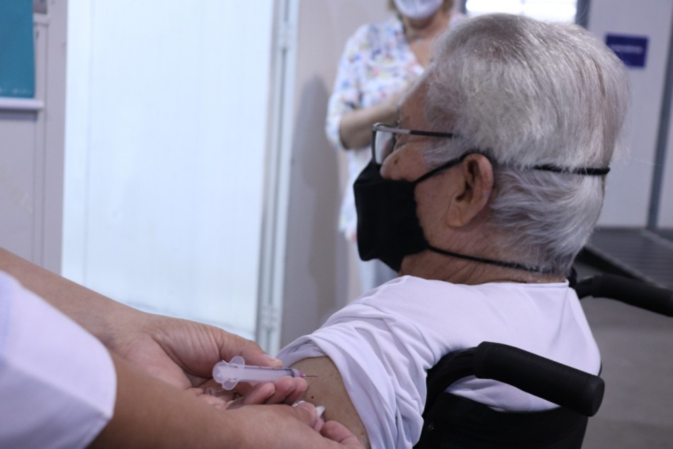 Blumenau disponibiliza agendamento de vacina contra o Coronavírus para idosos com 88 e 89 anos
