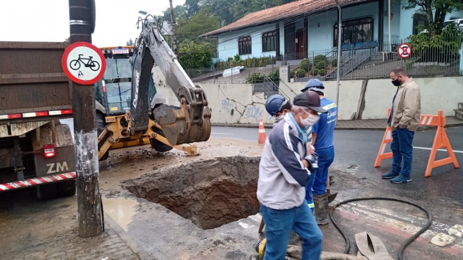 Samae retoma manutenção emergencial na Rua Engenheiro Paul Werner