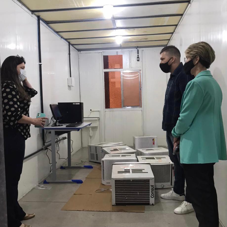 Prefeita em exercício visita local onde vai ocorrer a vacinação contra a Covid-19