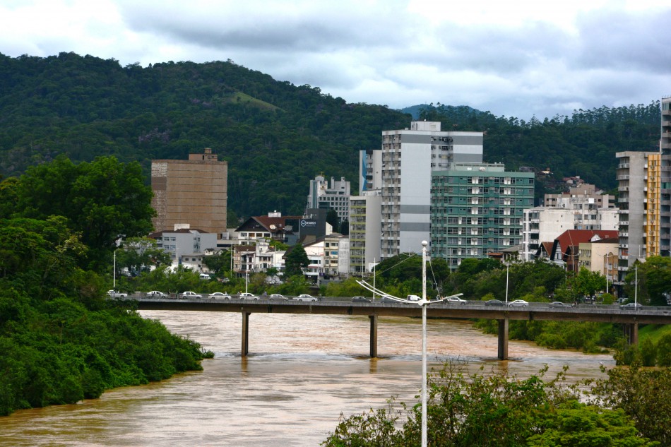 Turbidez na água do Rio Itajaí-Açu compromete tratamento na ETA II