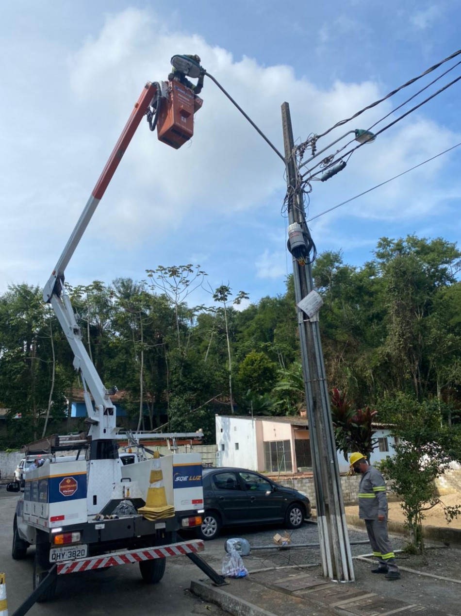 Prefeitura realiza modernização da iluminação pública na Rua Botuverá