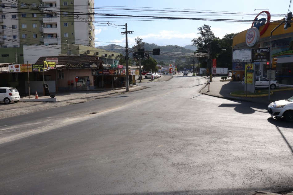 Prefeitura inicia implantação de rotatória entre as ruas Johann Ohf e José Reuter