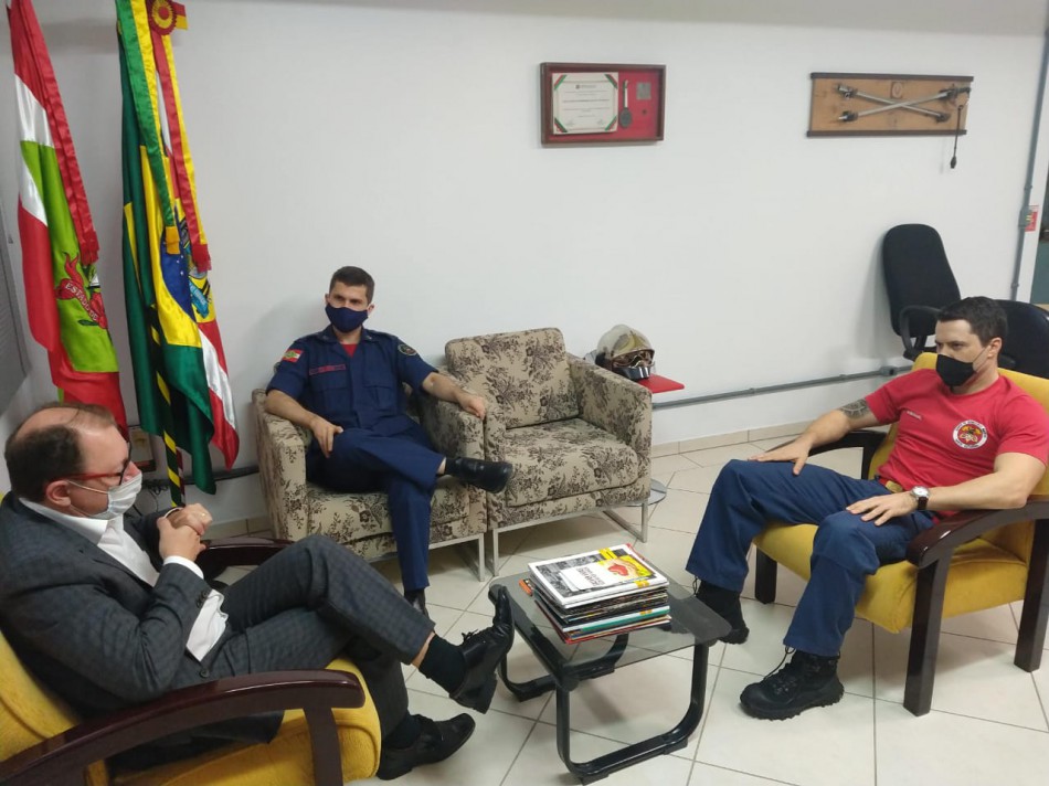 Equipe da Seterb visita o comando do Corpo de Bombeiros Militar em Blumenau
