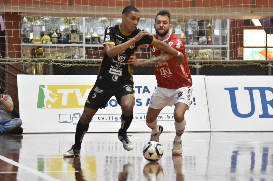 Em jogo de muitos gols, Blumenau Futsal é superado pelo Atlântico em Erechim