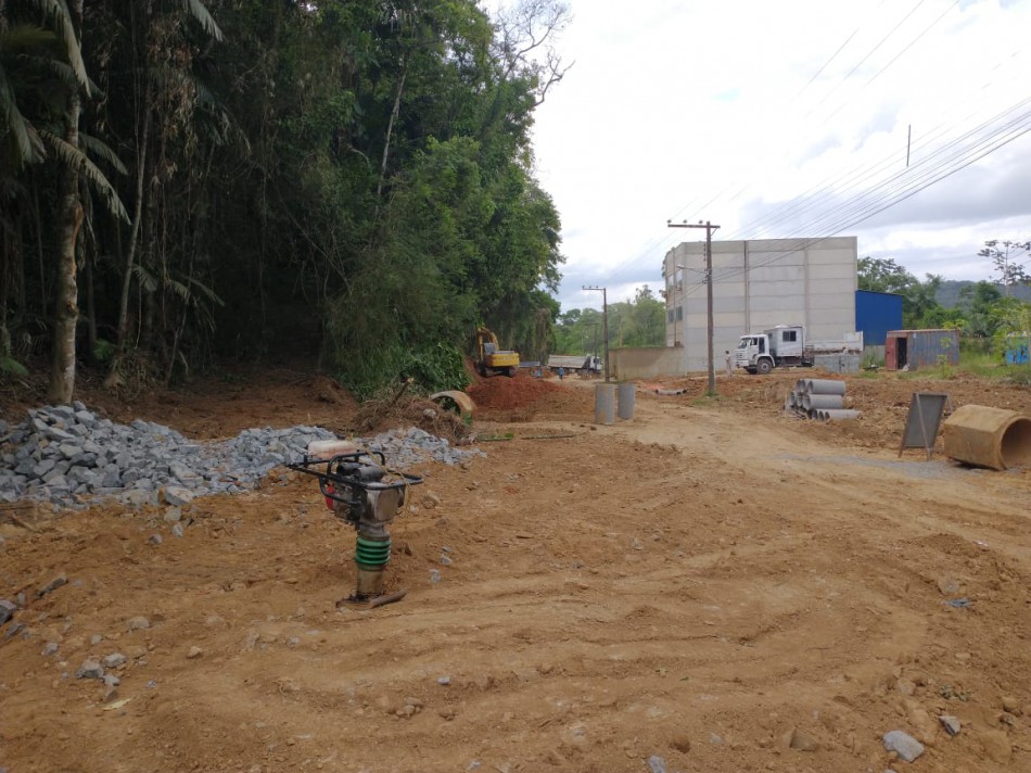 Obra da Rua Theodoro Nuss está fase de terraplanagem e drenagem 