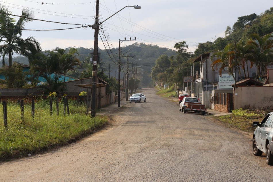 Pavimentação da Rua Ricardo Belz avança e afeta itinerário do transporte coletivo 