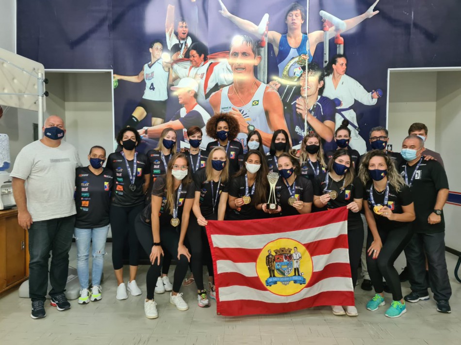Bluvolei/Furb/SME recebe troféu e medalhas pela conquista da terceira colocação na Superliga B