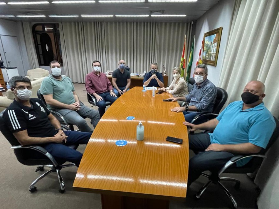 Presidente da FCB demonstra apoio à municipalização do SESI em Blumenau