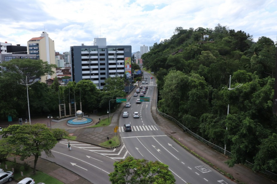 Manutenção em tubulação na Av. Martin Luther prossegue nesta sexta, dia 7