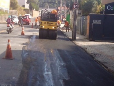 Camada asfástica da Rua Benjamin Constant recebe manutenção nesta segunda-feira
