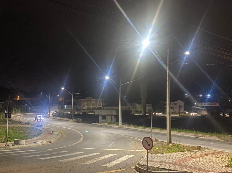 Iluminação pública no entorno do Terminal Água Verde é concluída