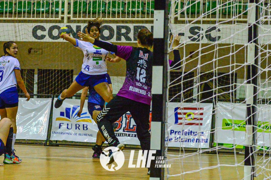 Handebol feminino de Blumenau volta à quadra para disputa da Liga Hand