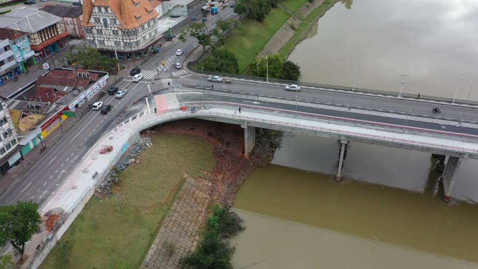 Limpeza da Ponte Adolfo Konder inicia nesta segunda, dia 28