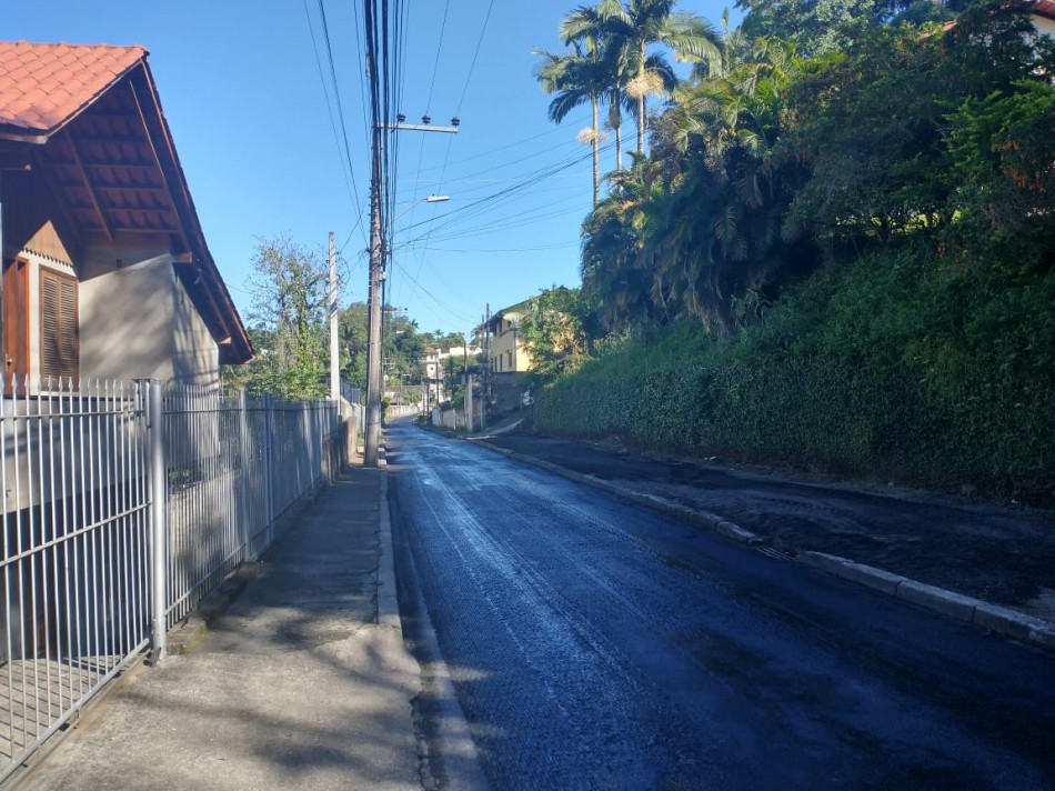 Pavimentação do trecho final da Vitório Alcântara ocorre nesta quarta-feira