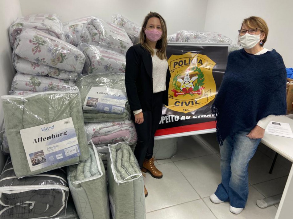 Prefeitura recebe cerca de 100 cobertores de campanha da Rede Laço