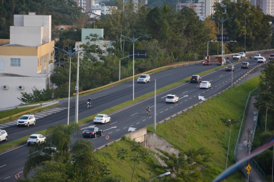 Seurb realizará remoção de camada vegetal no canteiro central na Via expressa