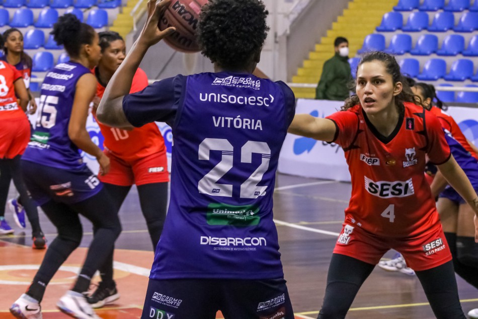 Blumenau vence Araraquara e abre vantagem nos playoffs da Liga de Basquete Feminino