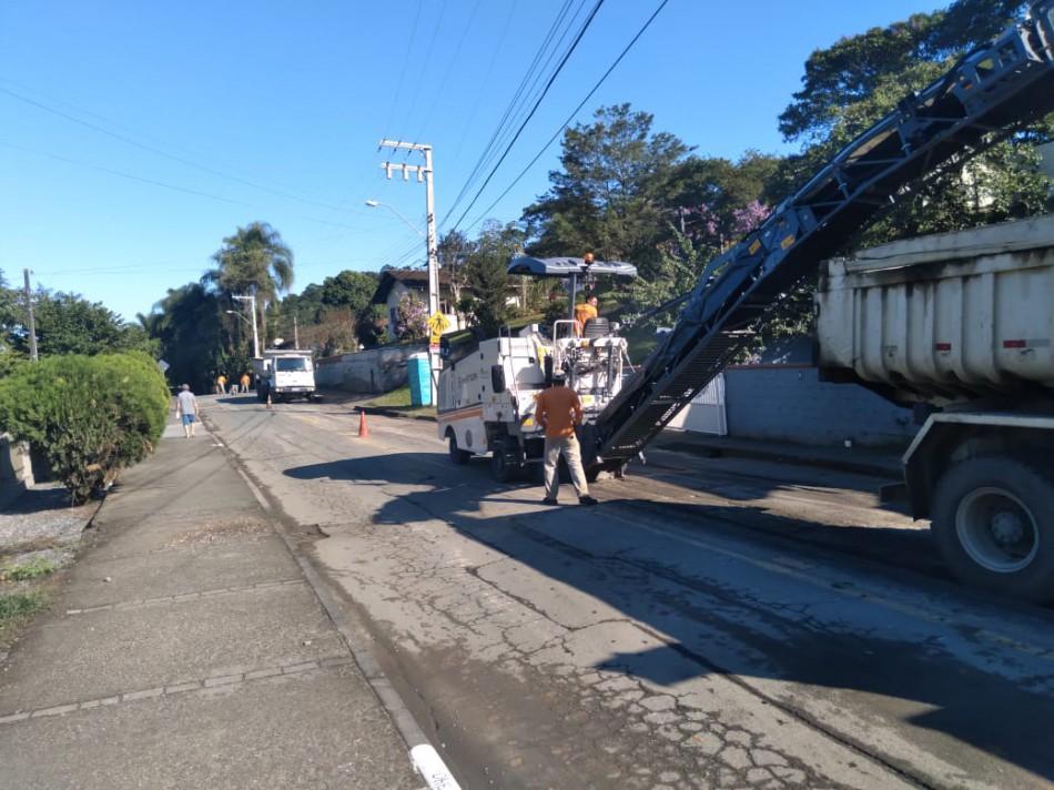 Prefeitura inicia revitalização da Rua Philipp Bauler