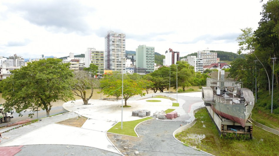 Revitalização da Prainha tem primeiro nível já com pavimentação em paver 