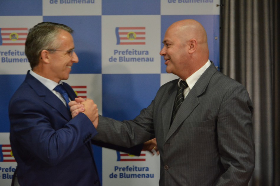 Mário Hildebrandt passa o cargo para presidente da Câmara nesta sexta-feira